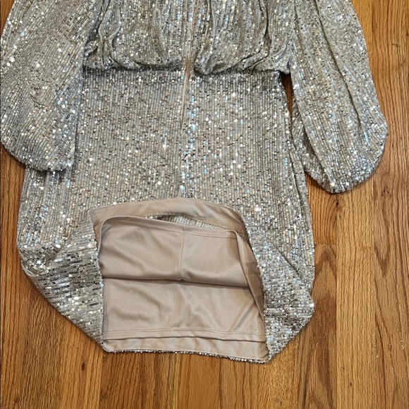 Elijah J Sequin Blouson Sleeve Dress - Picture 14 of 14